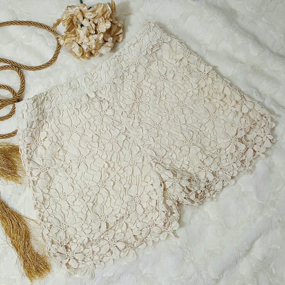 Ellison Floral Crochet Shorts size small